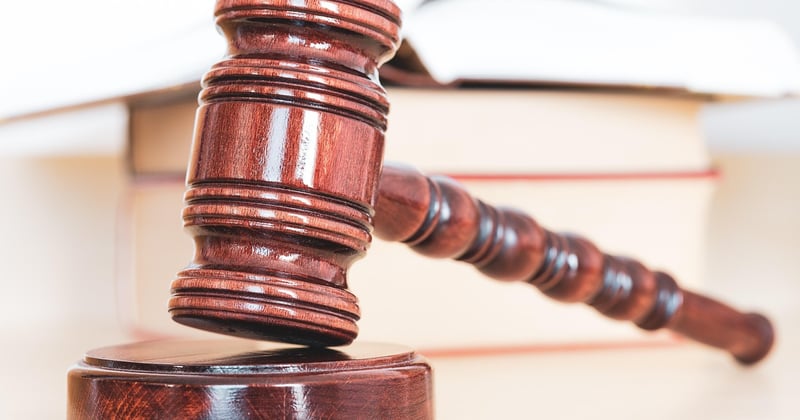 Composition pénale ou tribunal correctionnel : comparatif 2026