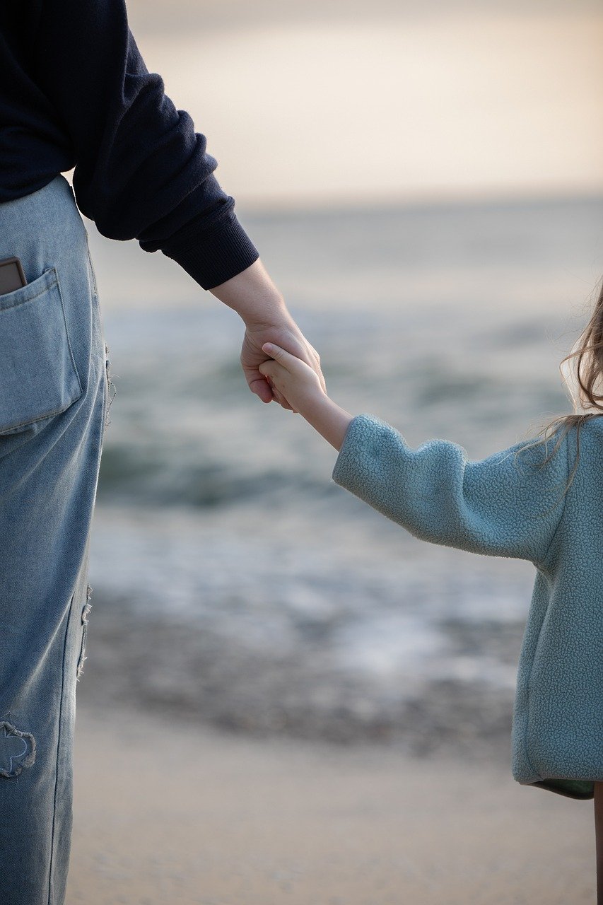 Comment le comité d’entreprise Crédit Mutuel accompagne la parentalité en 2025 ?