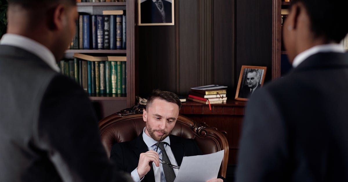 découvrez les stratégies de négociation efficaces pour obtenir ce que vous voulez. apprenez à maîtriser l'art de la persuasion et à conclure des accords avantageux dans vos relations professionnelles et personnelles.