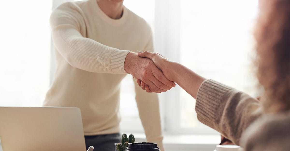 découvrez les secrets d'une négociation réussie avec nos conseils pratiques et stratégies efficaces. apprenez à convaincre, à atteindre des compromis et à maitriser l'art de la négociation dans le monde professionnel et personnel.