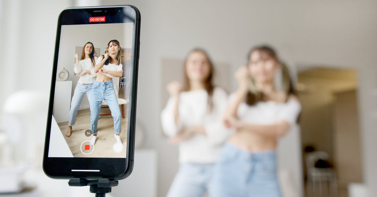 découvrez l'importance du personal branding pour construire votre image professionnelle. apprenez des stratégies efficaces pour vous démarquer, valoriser vos compétences et attirer les opportunités qui correspondent à vos aspirations. transformez votre identité personnelle en un atout précieux dans le monde du travail.