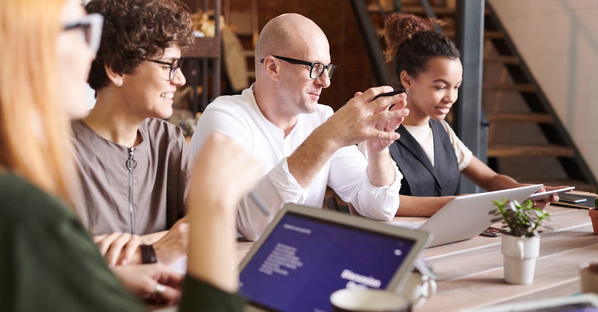découvrez comment la culture d'entreprise façonne l'identité de votre organisation, favorise l'engagement des employés et stimule la performance. explorez les valeurs, les rituels et les pratiques qui créent un environnement de travail positif et productif.