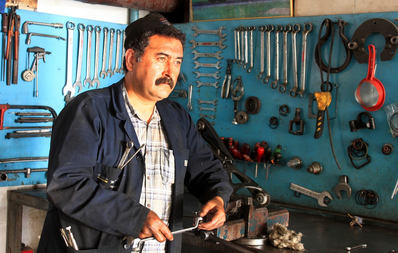 d&eacute;couvrez le r&ocirc;le, les responsabilit&eacute;s et les droits d'un employ&eacute; en entreprise. informations essentielles sur le statut d&rsquo;employ&eacute;, sa gestion et son &eacute;volution professionnelle.