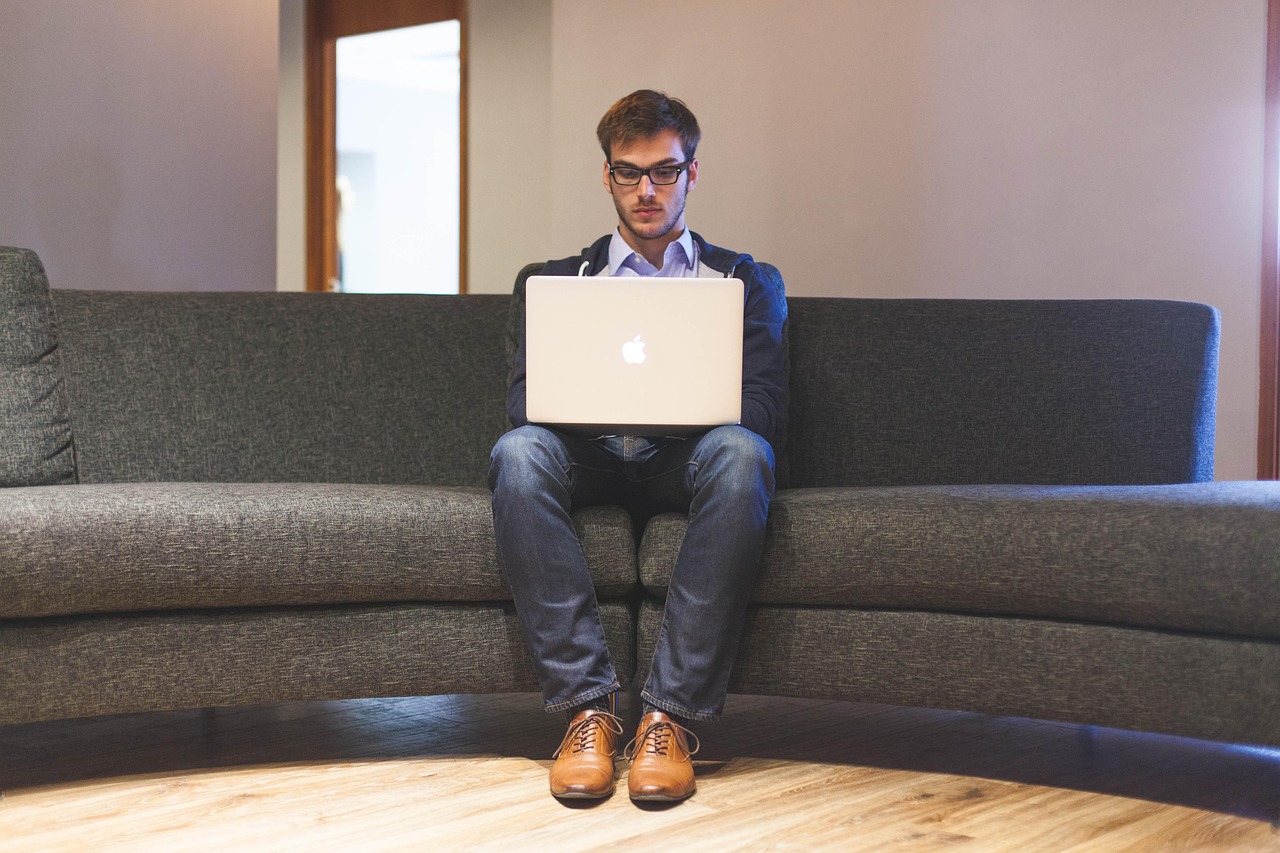 découvrez le rôle et les missions d'un comité en milieu de travail. apprenez comment un comité d’entreprise améliore la communication, la sécurité et les conditions de travail des employés.